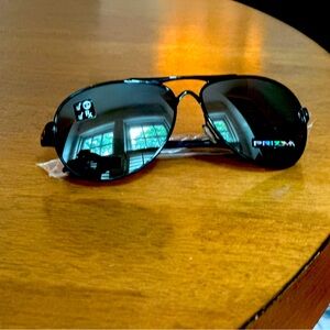 Oakley polarized feedback sunglasses.